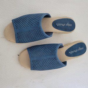New Easy Street Sandals 6 W